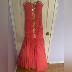 Selling prom dress, size 8.